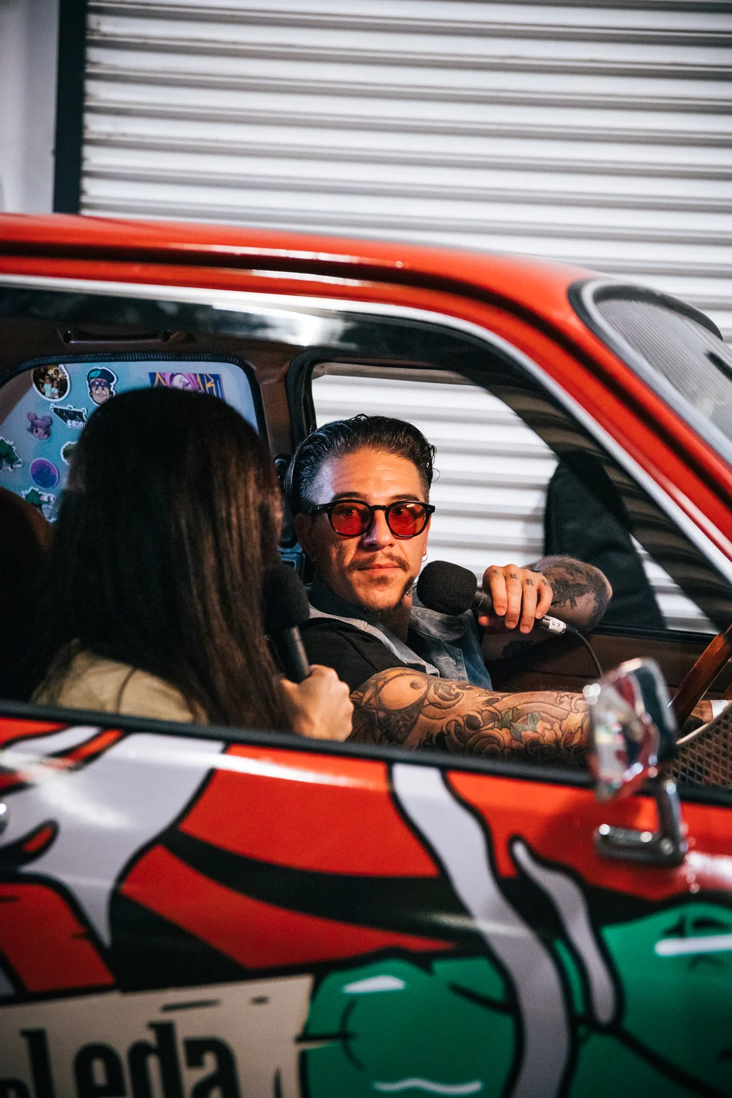 Gravação de conteúdo no carro da aLeda na Expocannabis 2025