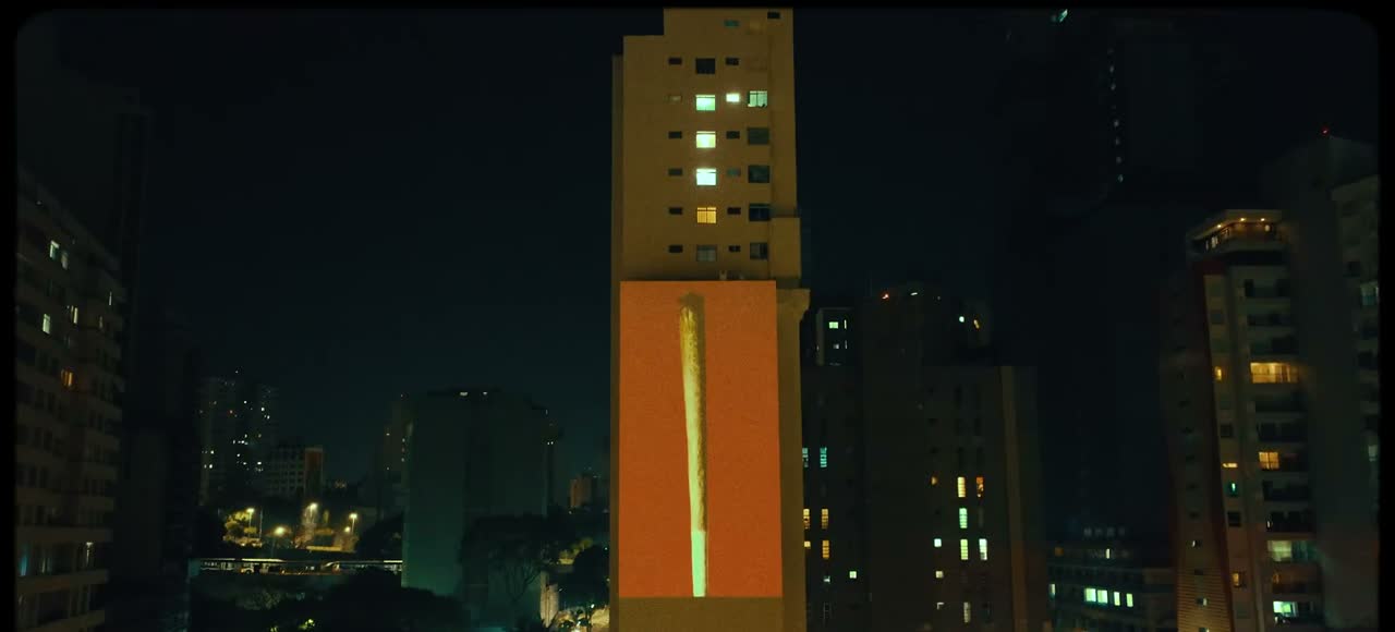 Minidocumentário projetado na empena em frente à Central 1926